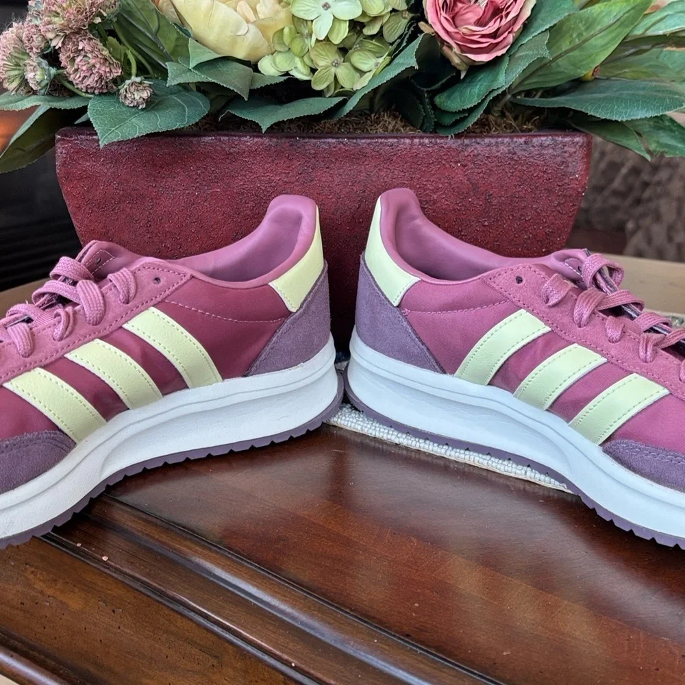 Brand New Adidas Run 70s 2.0 Lace Up Sneakers Retro Cloudfoam Cushioned Vintage